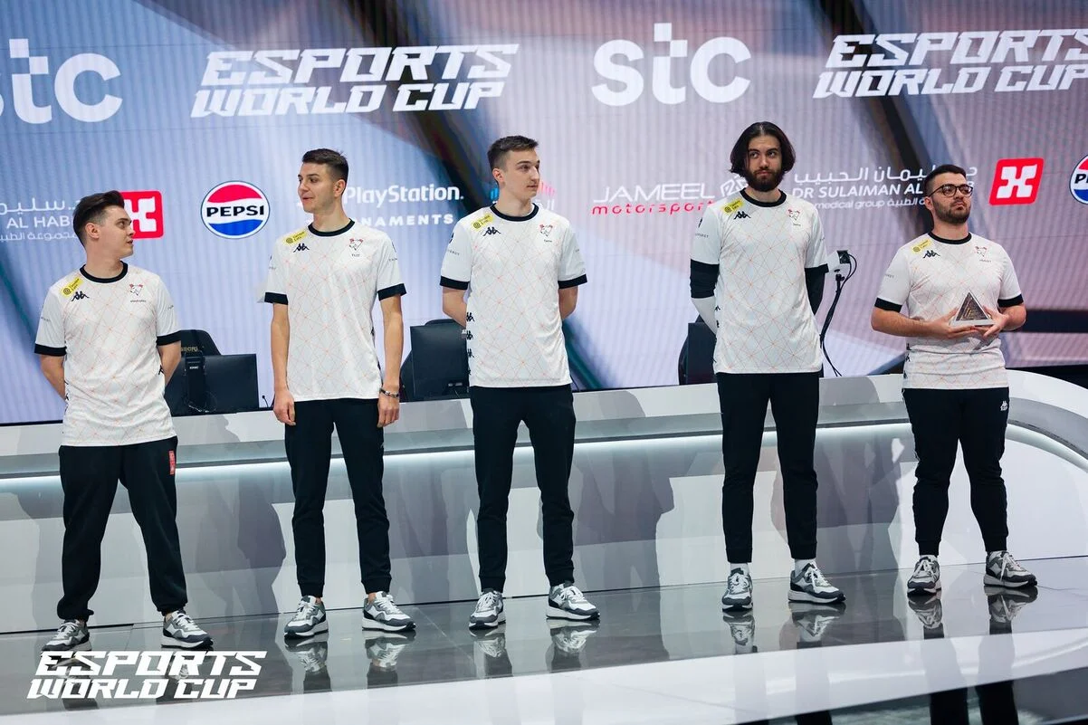 Virtus.pro обыграла Lynn Vision на FISSURE Playground 2 по Counter-Strike 2