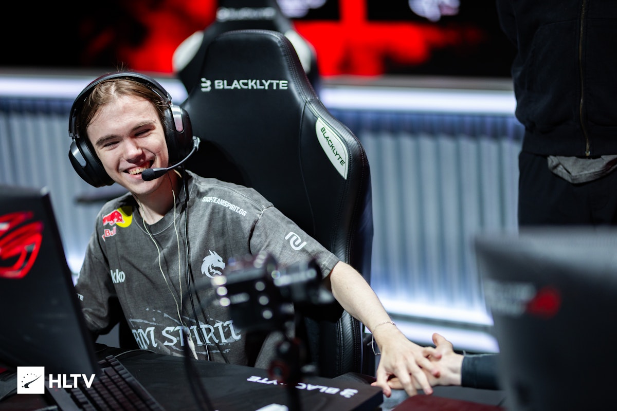 Лидер Team Spirit по CS2 объяснил, зачем переключает положение рук во время матчей