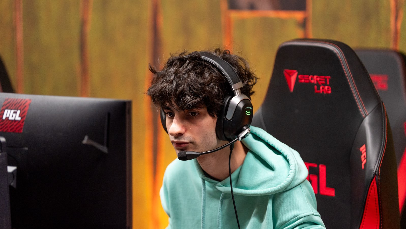 Экс-игрок по Dota 2 раскритиковал интеллект 9Class и сравнил его стиль игры с TikTok-видео