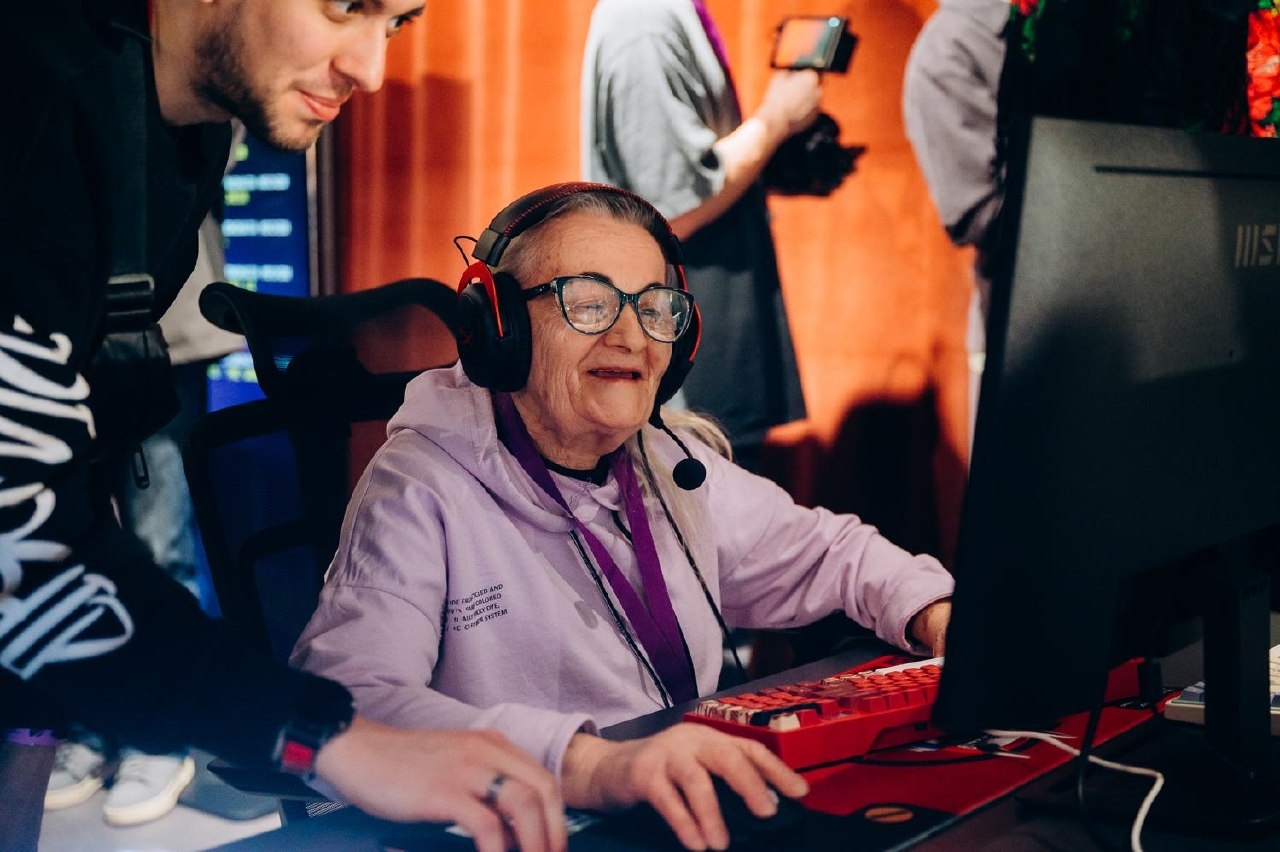 «Лига поколений»: сборная «Московского долголетия» сыграет в Counter-Strike 2 против блогеров на Ночи видеоигр - изображение обложка