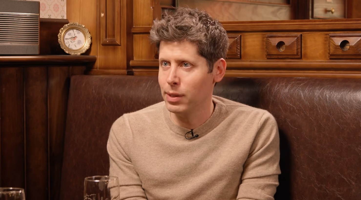 Обложка: кадр видео "Sam Altman’s case for making compute cheap"/Cheeky Pint and Stripe