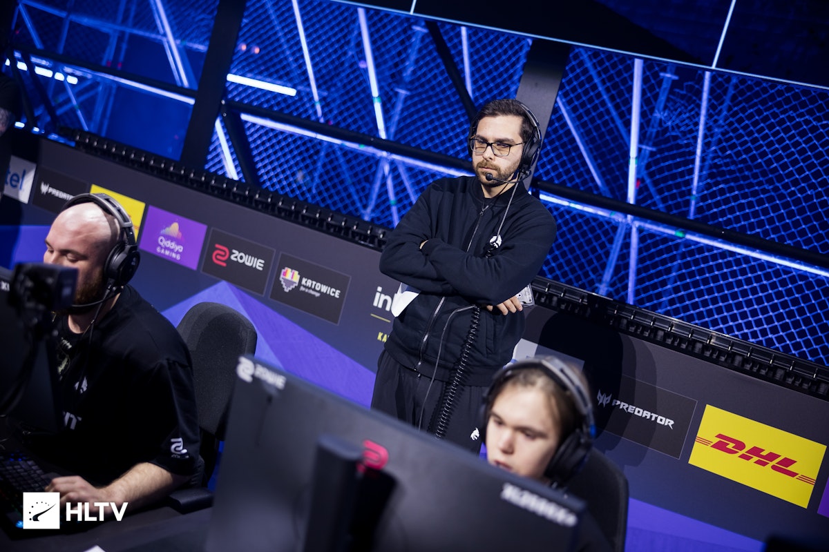 Тренер Team Spirit по Counter-Strike 2 подарил фанату бронзовую медаль IEM Krakow 2026