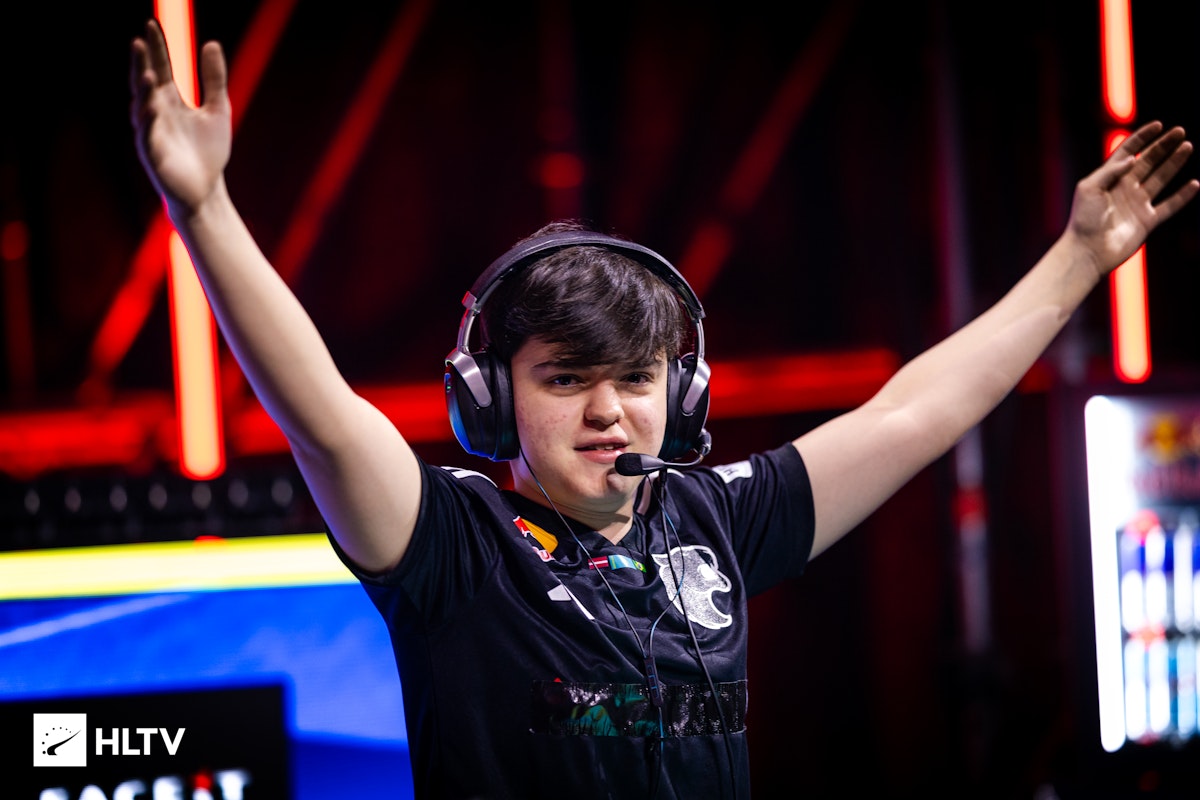 Аналитик по Counter-Strike 2 увидел в снайпере FURIA копию dev1ce на пике формы