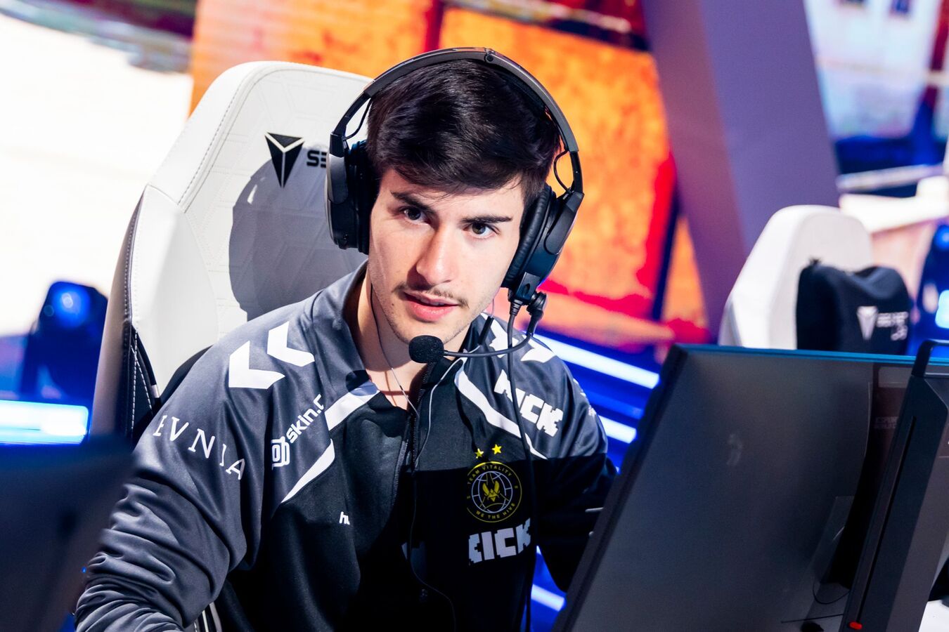 Рифлер Vitaliy по Counter-Strike 2 назвал самые переоцененные команды