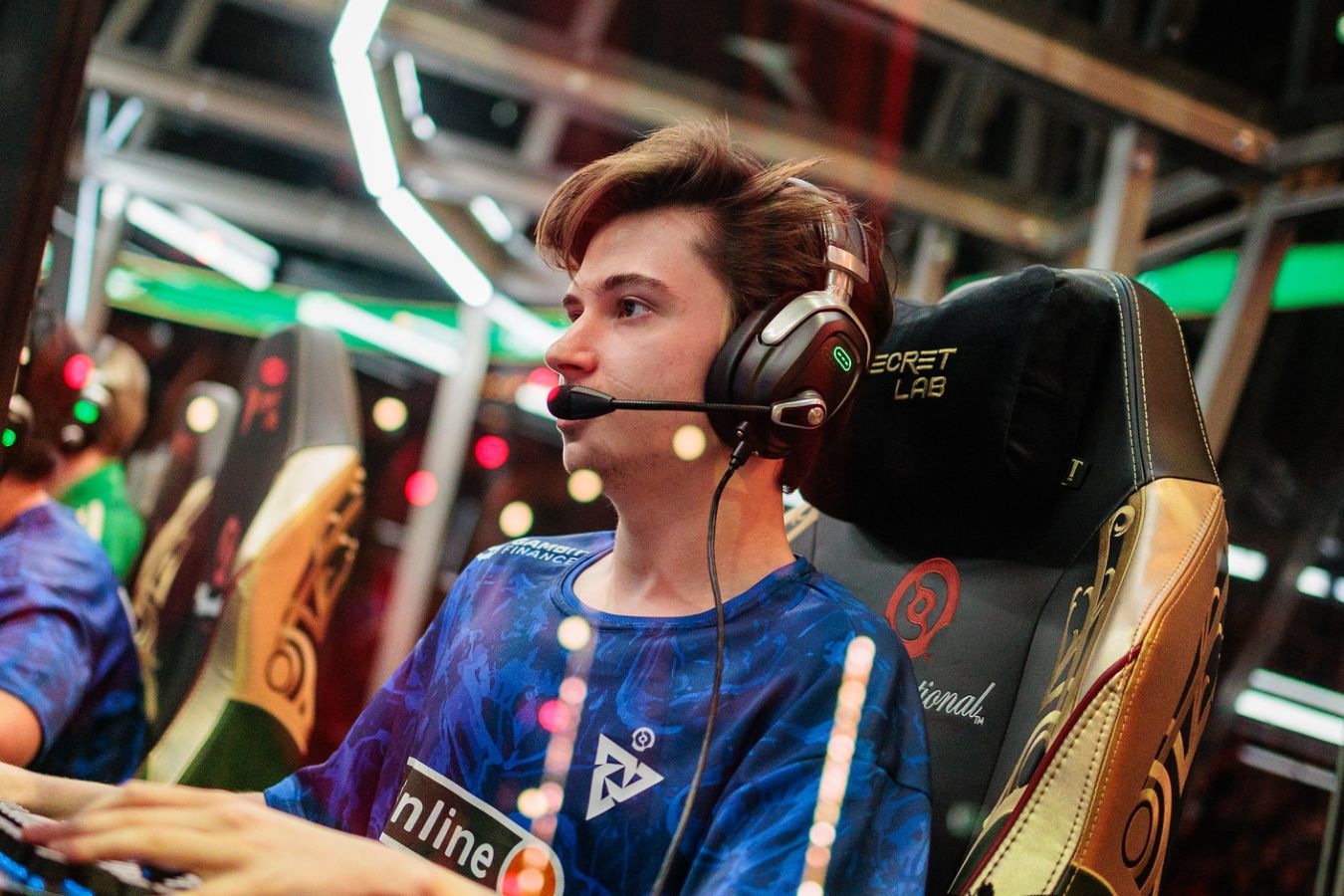 Легендарный керри Dota 2 променял надоевшую MOBA на Counter-Strike 2