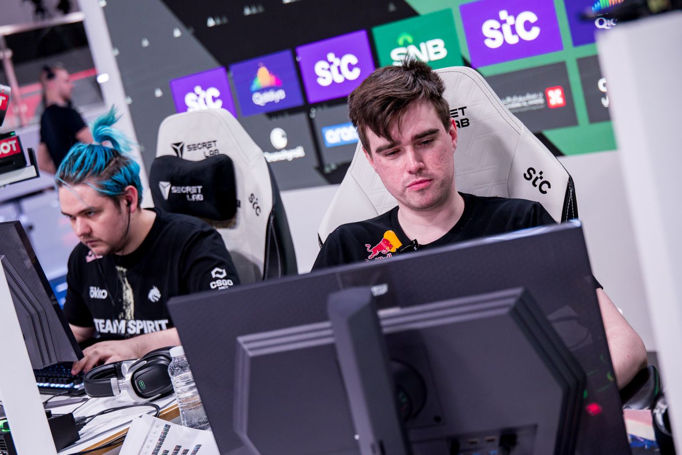 Экс-капитан Team Spirit по Dota 2 назвал керри Team Falcons невероятно стабильным бойцом