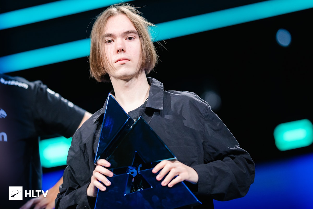 donk из Team Spirit по Counter-Strike 2 набил 95 фрагов в безумном матче на FACEIT