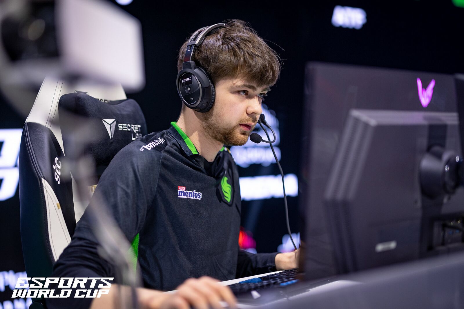 Мидер Team Falcons назвал Counter-Strike 2 самой скучной игрой и сравнил шутер с рандомом