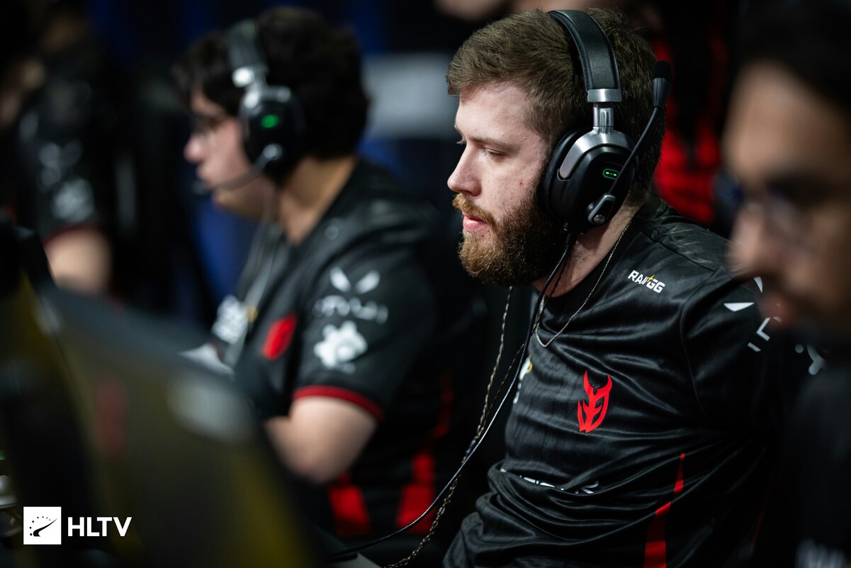 Рифлер 3DMAX по CS2 объяснил кик тиммейта и высоко оценил авторитет тренера NBK