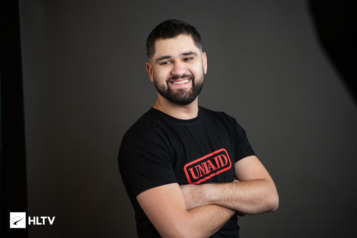 Инсайдер по Counter-Strike 2 сообщил о тестировании VLDN в кризисном составе OG