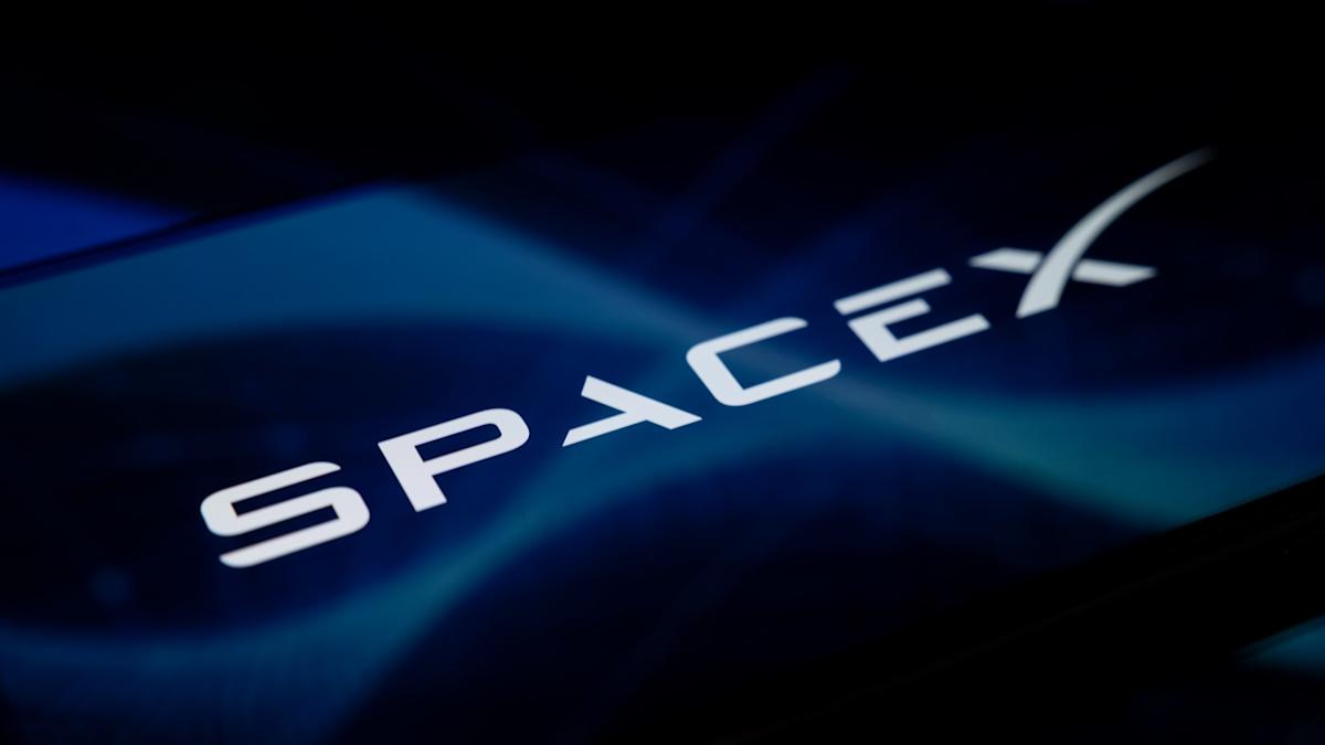 Обложка: постер Space X