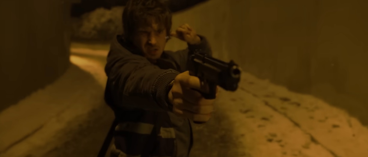 Фильм Resident Evil режиссёра «Орудий» получил ролик с новыми сценами и атмосферные постеры