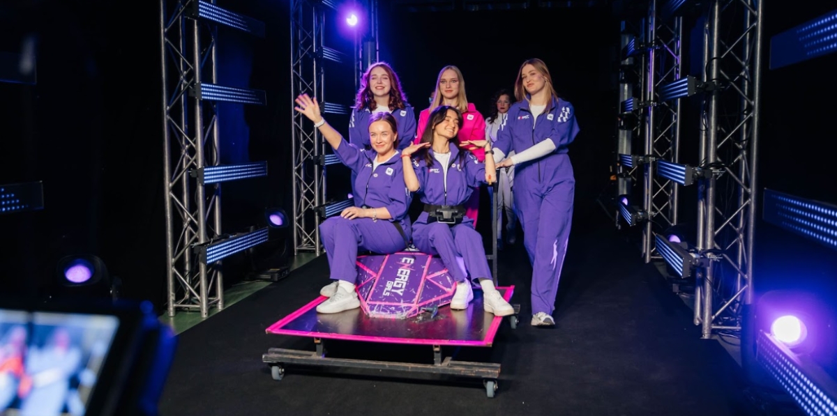 Команда «Energy Girls» представила машину «Барракуда» на международном чемпионате «Битва Роботов» - фото 1