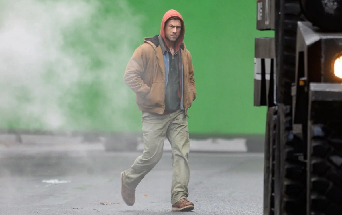 Новый «Бегущий человек» по Стивену Кингу со звездой «Смерча 2» сбежал от продолжения «Злой» - изображение 1 Новый «Бегущий человек» по Стивену Кингу со звездой «Смерча 2» сбежал от продолжения «Злой» - фото 1