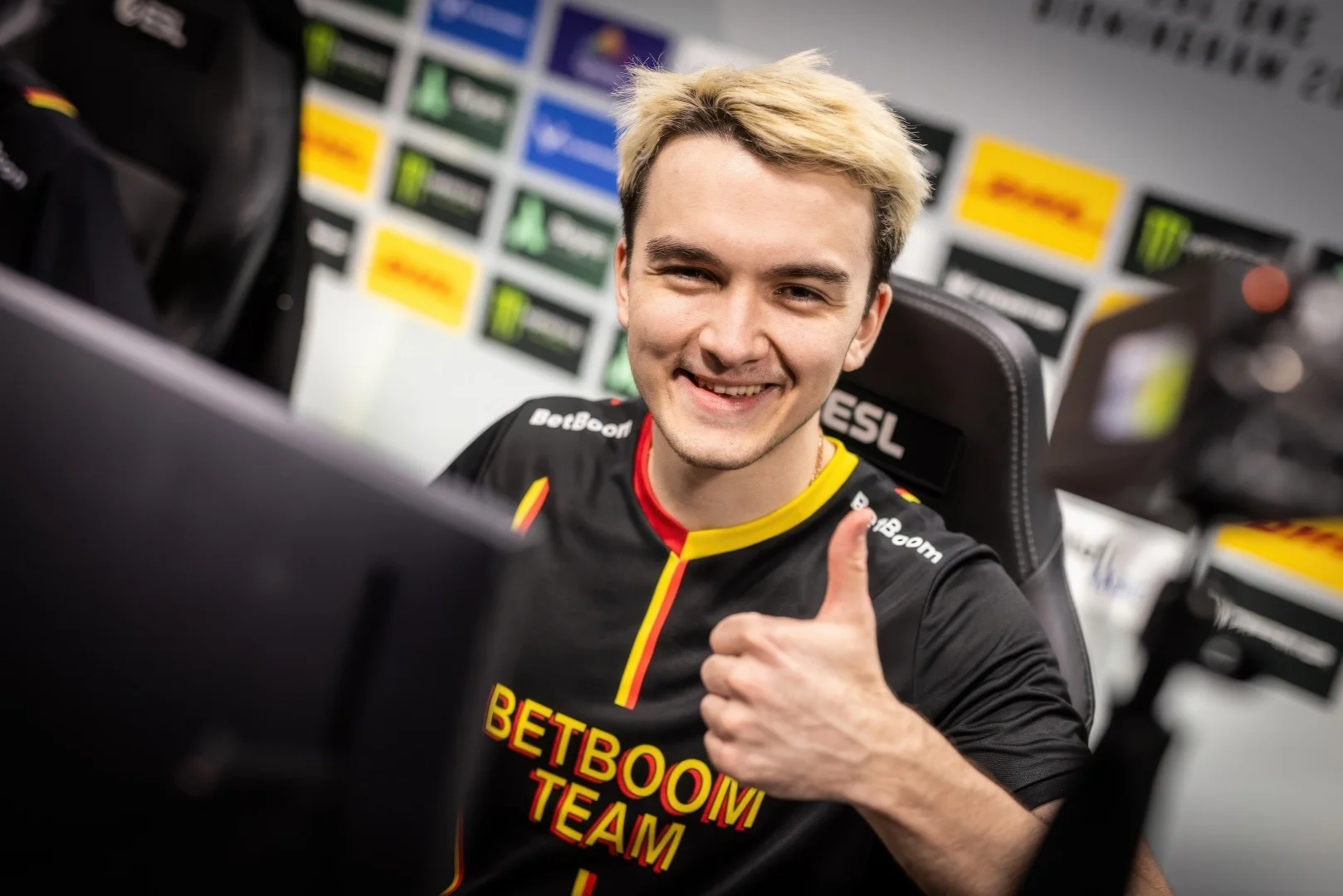 Чем увлекаются звезды Dota 2 вне профессиональной сцены? Любимые игры BetBoom Team