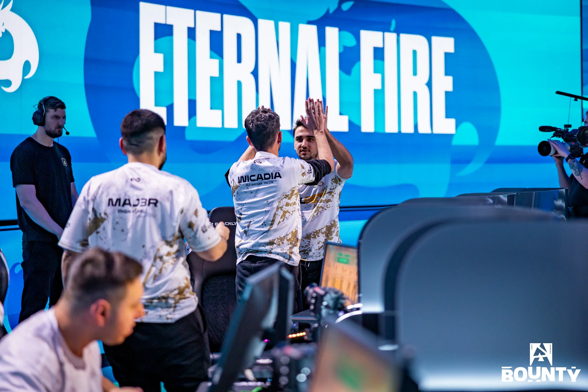 Российский коллектив CYBERSHOKE уверенно проходит Eternal Fire в CCT Season 3 Europe Series 5