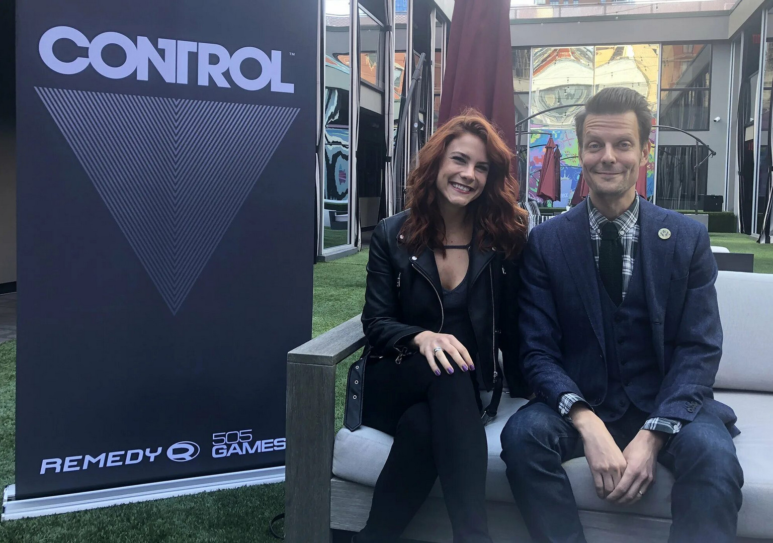 Исполнительница роли Джесси Фейден (Кортни Хоуп) и геймдизайнер Сэм Лейк. Источник: соцсети Сэма Лейка