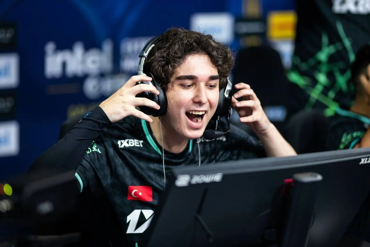 Турецкий снайпер xfl0ud зажигает на IEM Cologne 2025 в составе Aurora