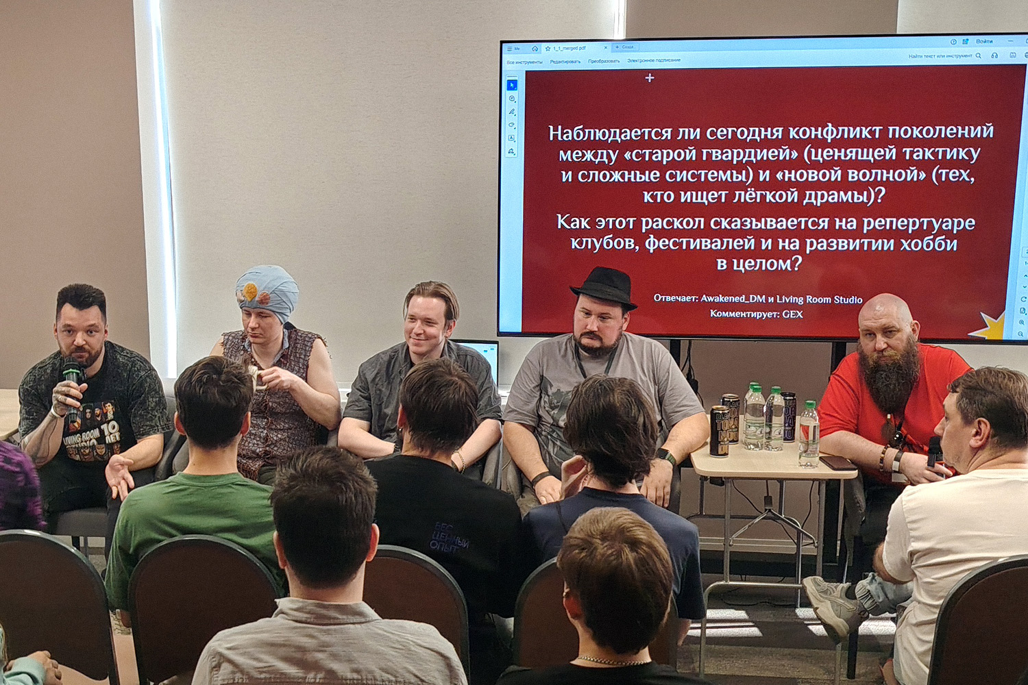 Первый день лектория DiceFest закончился полукруглым столом с участием видных ребят из НРИ-сегмента
Фото: DiceHead