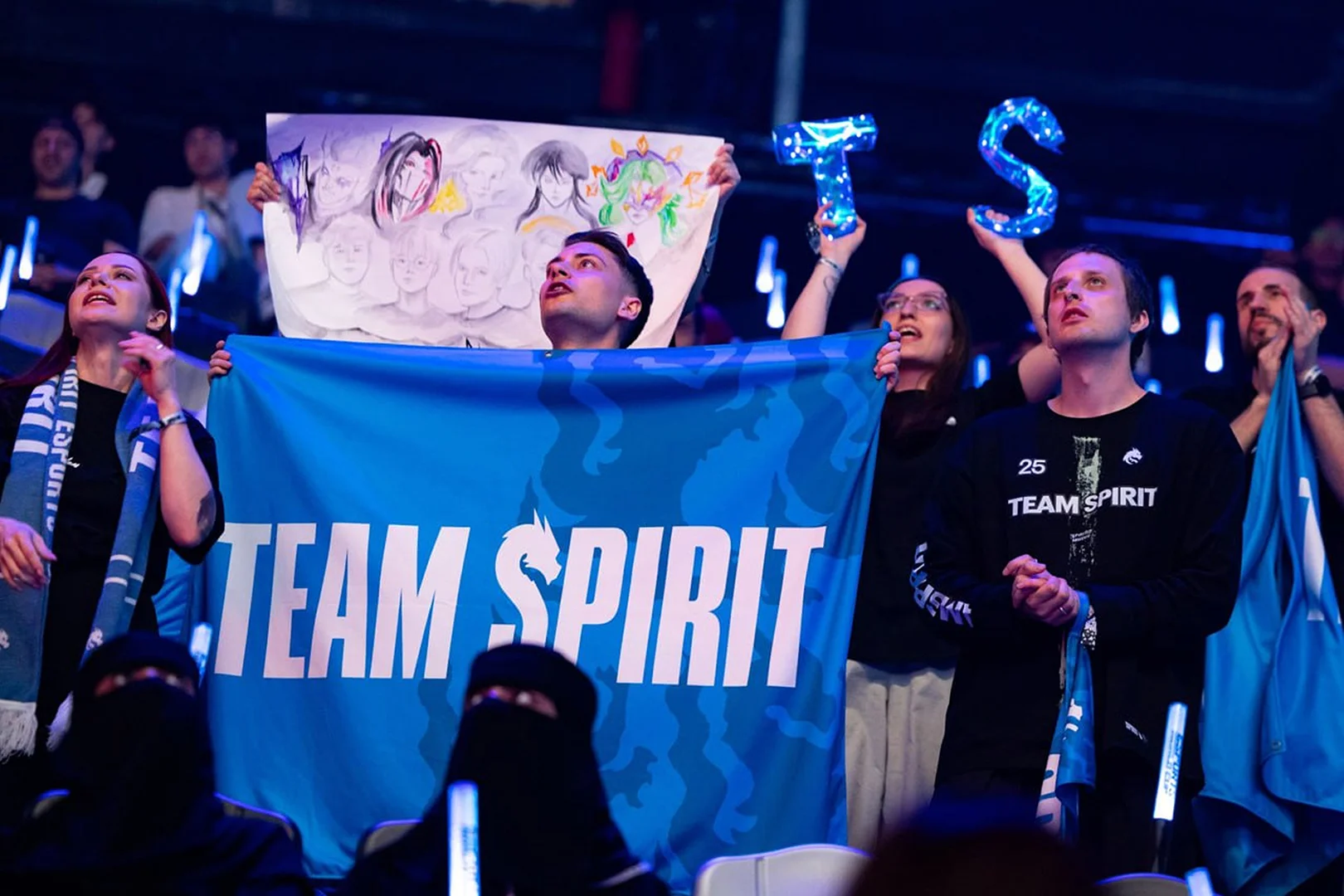 Две команды из нашего региона на мировой арене: как Virtus.pro и Team Spirit покоряли Esports World Cup 2025 в Mobile Legends
