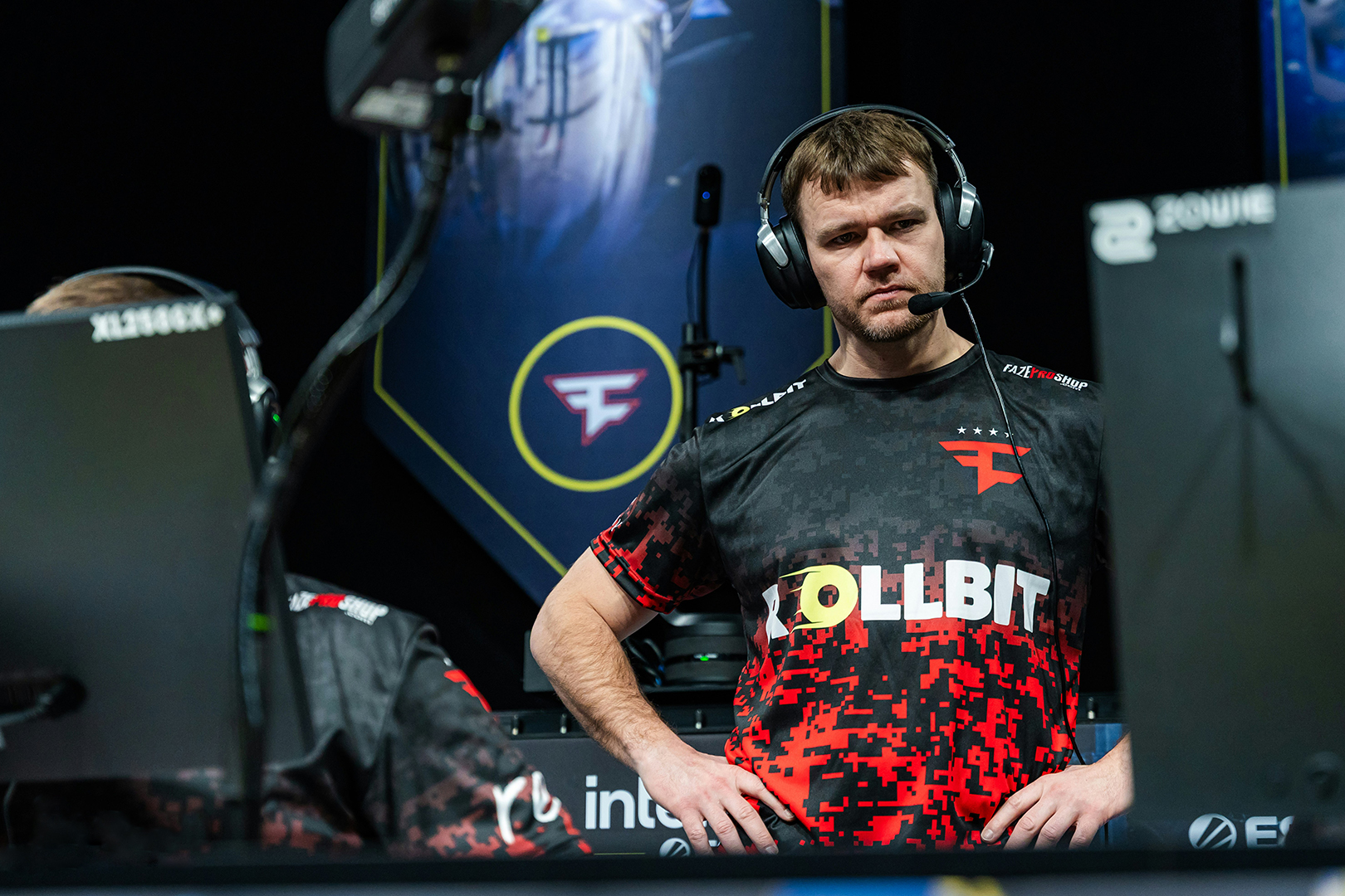 Источник: IEM Kraków

Фото: theMAKKU