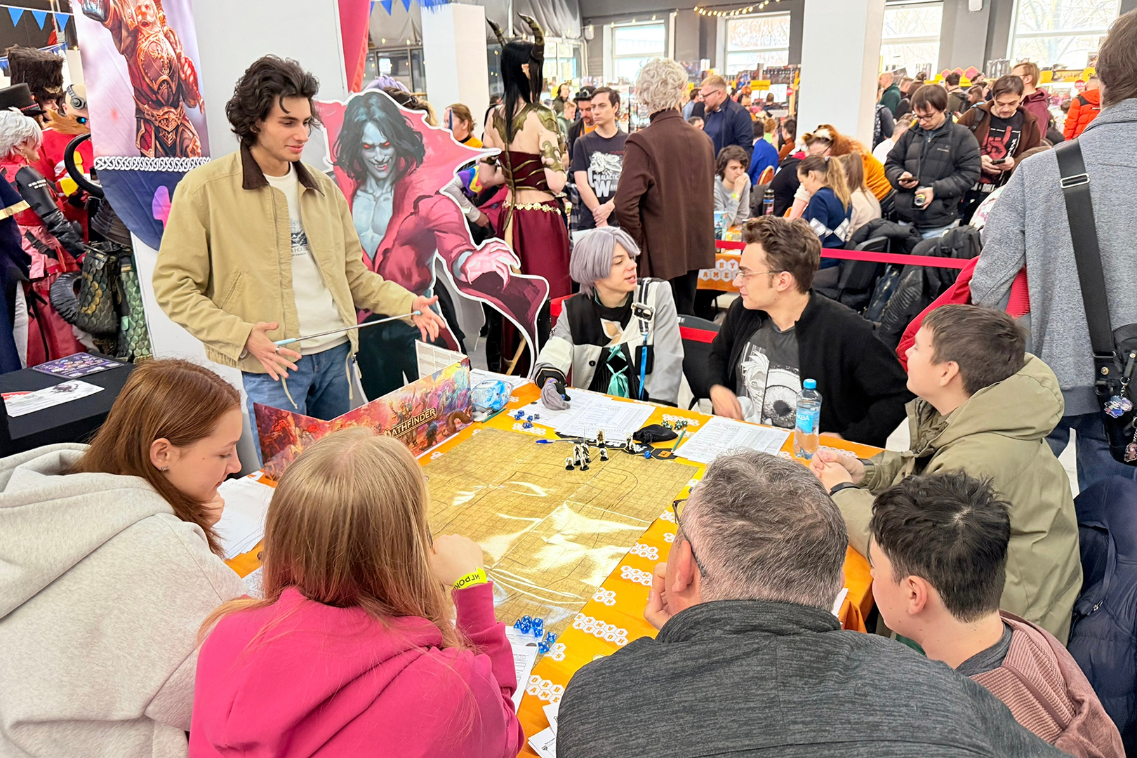 It’s especially nice to meet people at the tables - we have never met uninteresting teammates.  Source: Igrogon Moscow