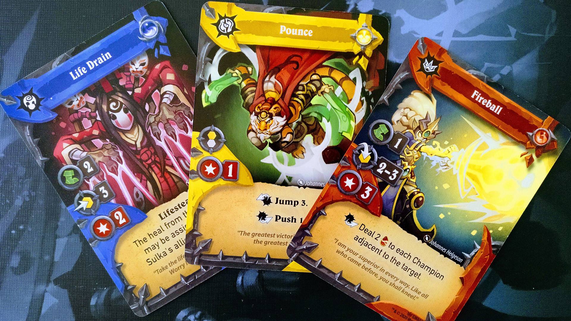 Карты персонажей.

Источник: BoardGameGeek