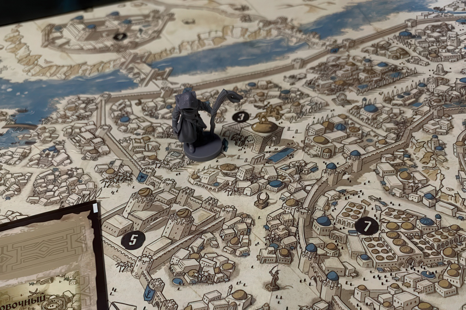 Миниатюра отряда на карте города
Источник: BoardGameGeek