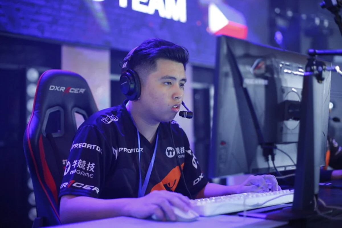 Новая сила в азиатской Dota 2: Team Aureus с легендарным тренером
