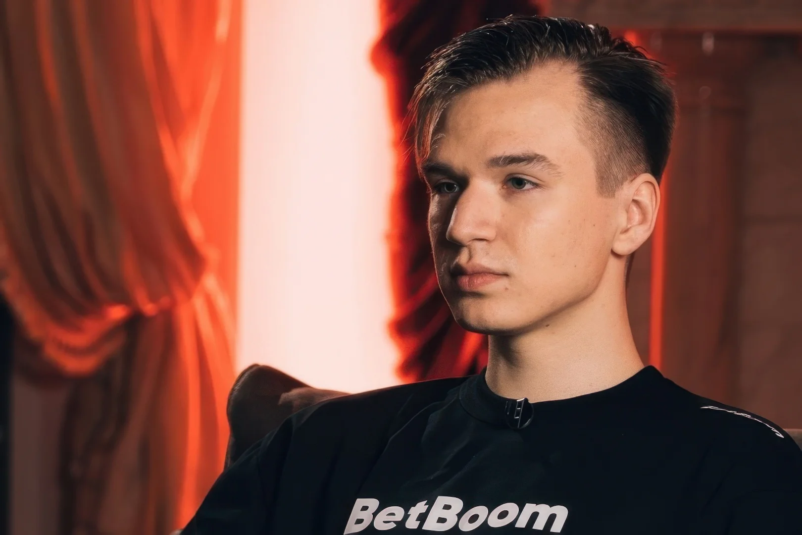 Чем увлекаются звезды Dota 2 вне профессиональной сцены? Любимые игры BetBoom Team