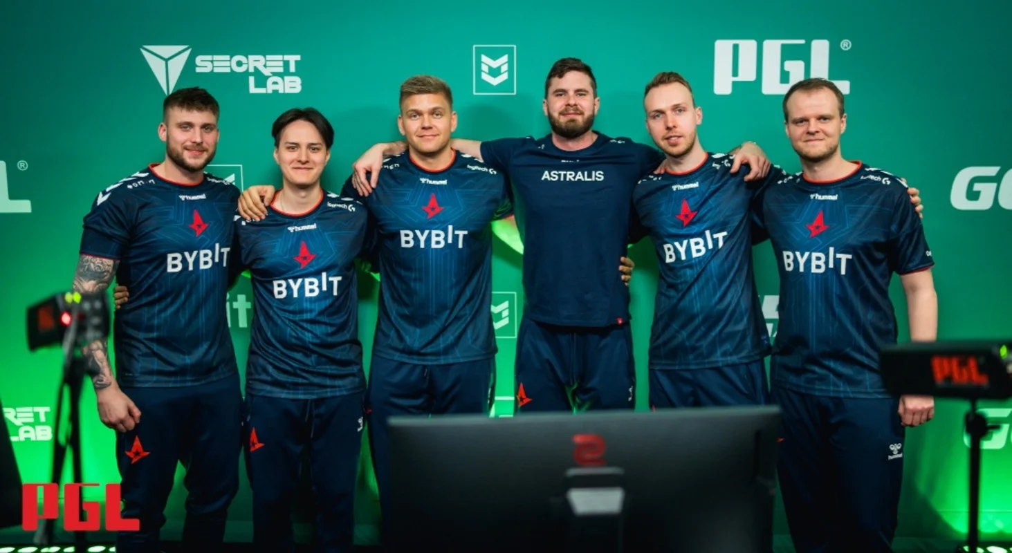 BLAST Bounty Fall 2025: NAVI, Spirit и Astralis уверенно стартовали в закрытом отборе