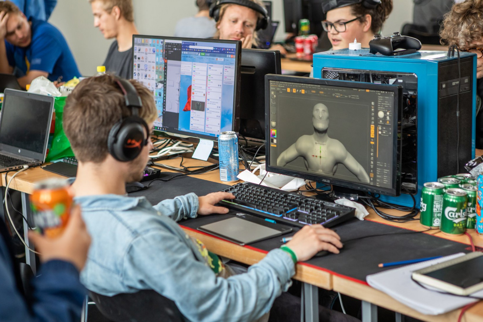 К 2013 году Global Game Jam стал крупнейшим геймджемом в мире, а к 2020-му собрал более 50 тысяч участников в сотнях городов.

Источник: habr.com