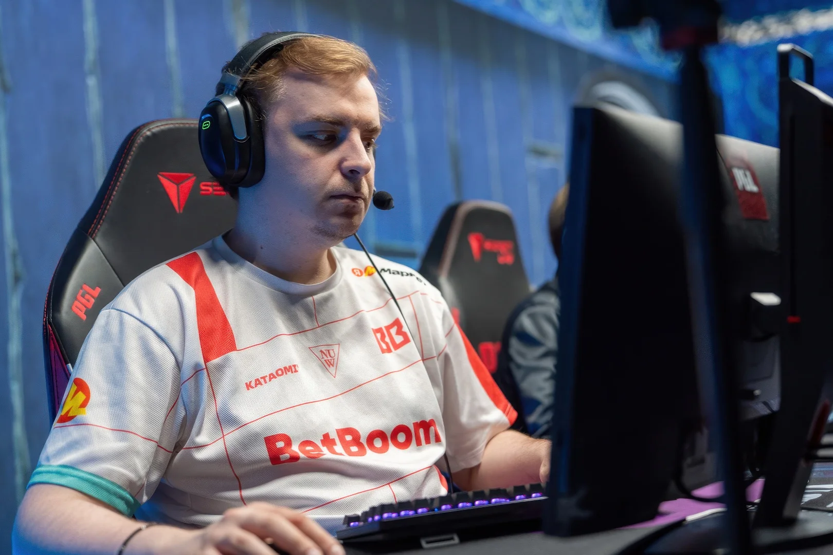 Чем увлекаются звезды Dota 2 вне профессиональной сцены? Любимые игры BetBoom Team