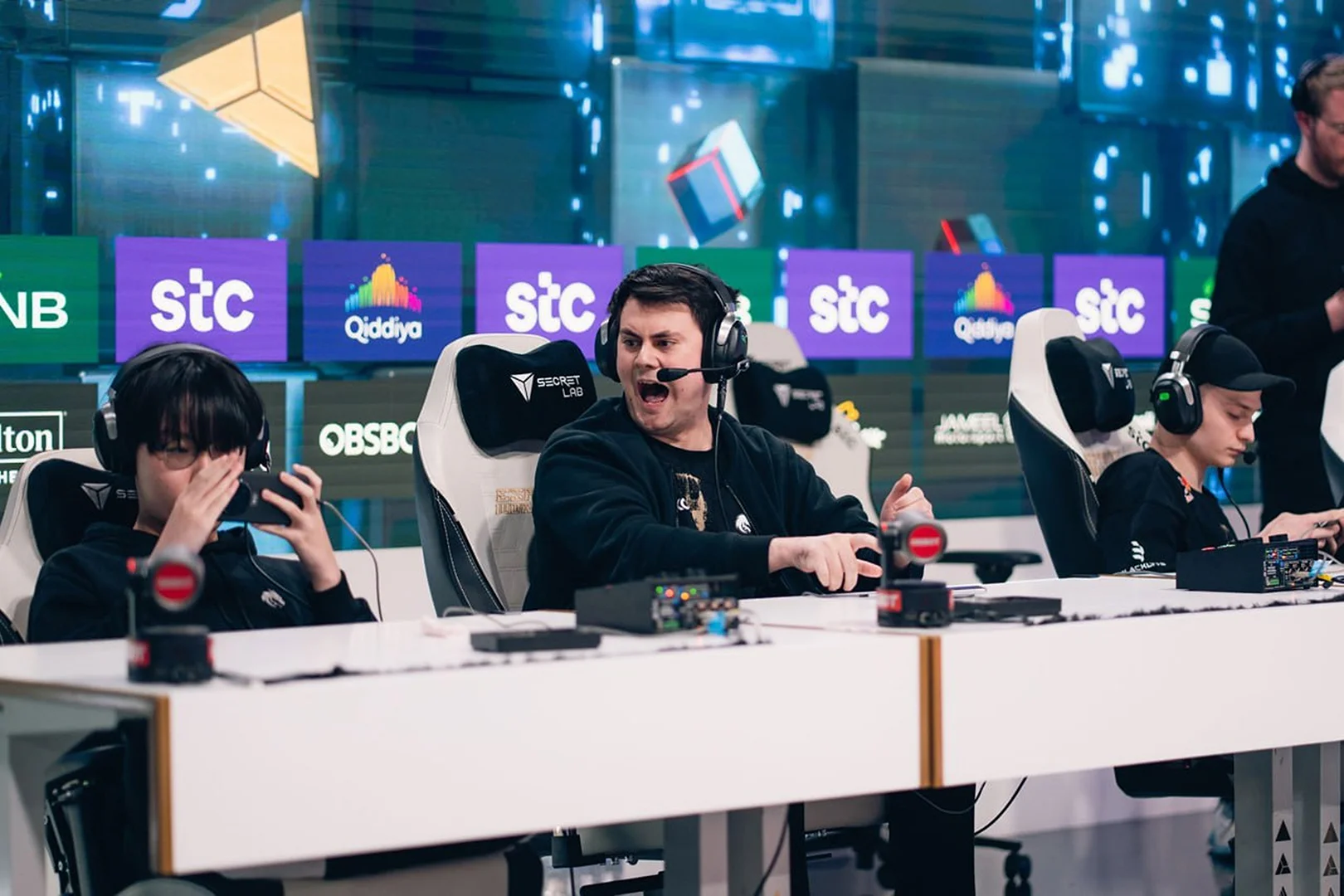 Две команды из нашего региона на мировой арене: как Virtus.pro и Team Spirit покоряли Esports World Cup 2025 в Mobile Legends