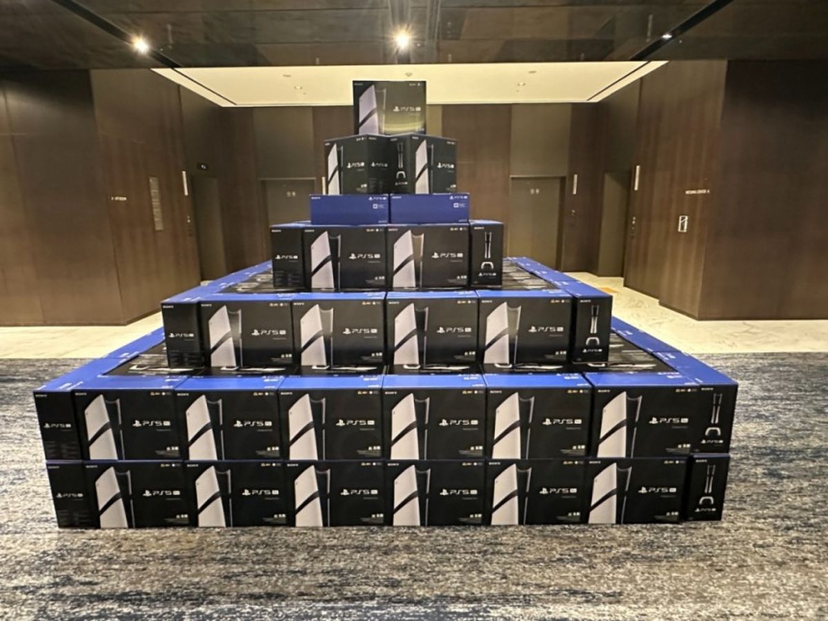 Разработчики Stellar Blade получили в подарок консоли PlayStation 5 Pro - фото 1