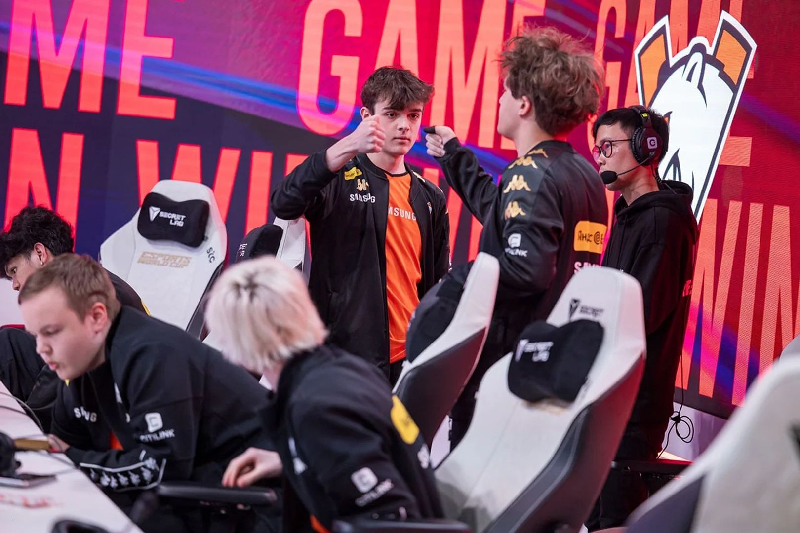 Две команды из нашего региона на мировой арене: как Virtus.pro и Team Spirit покоряли Esports World Cup 2025 в Mobile Legends