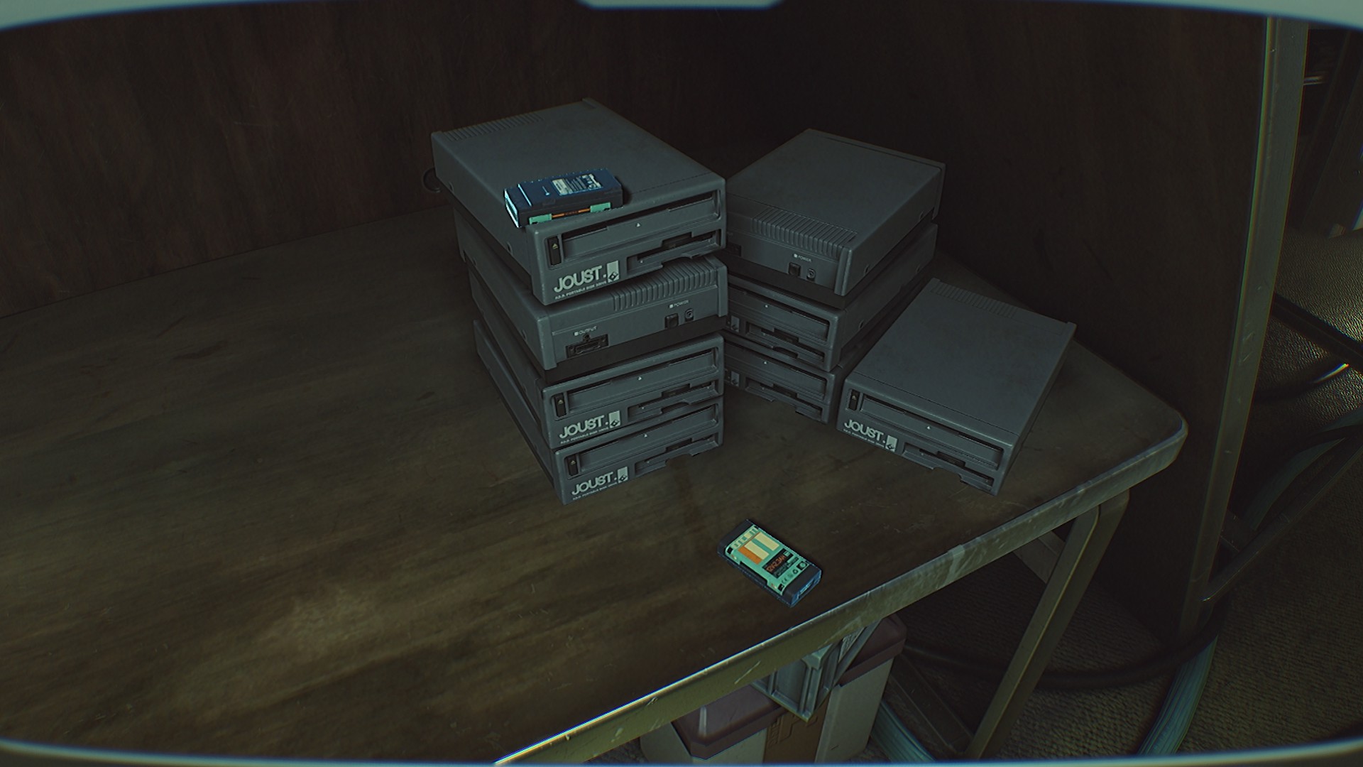 Игра отлично передаёт дух старых космических хоррор-фильмов, создавая ту самую тревожную и кинематографичную атмосферу.

Источник: видеоигра Routine