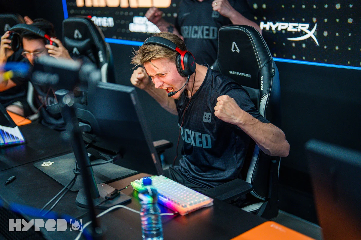  Утренние баталии в CS2: Tricked Esport и Mousquetaires берут верх в напряжённых сериях 