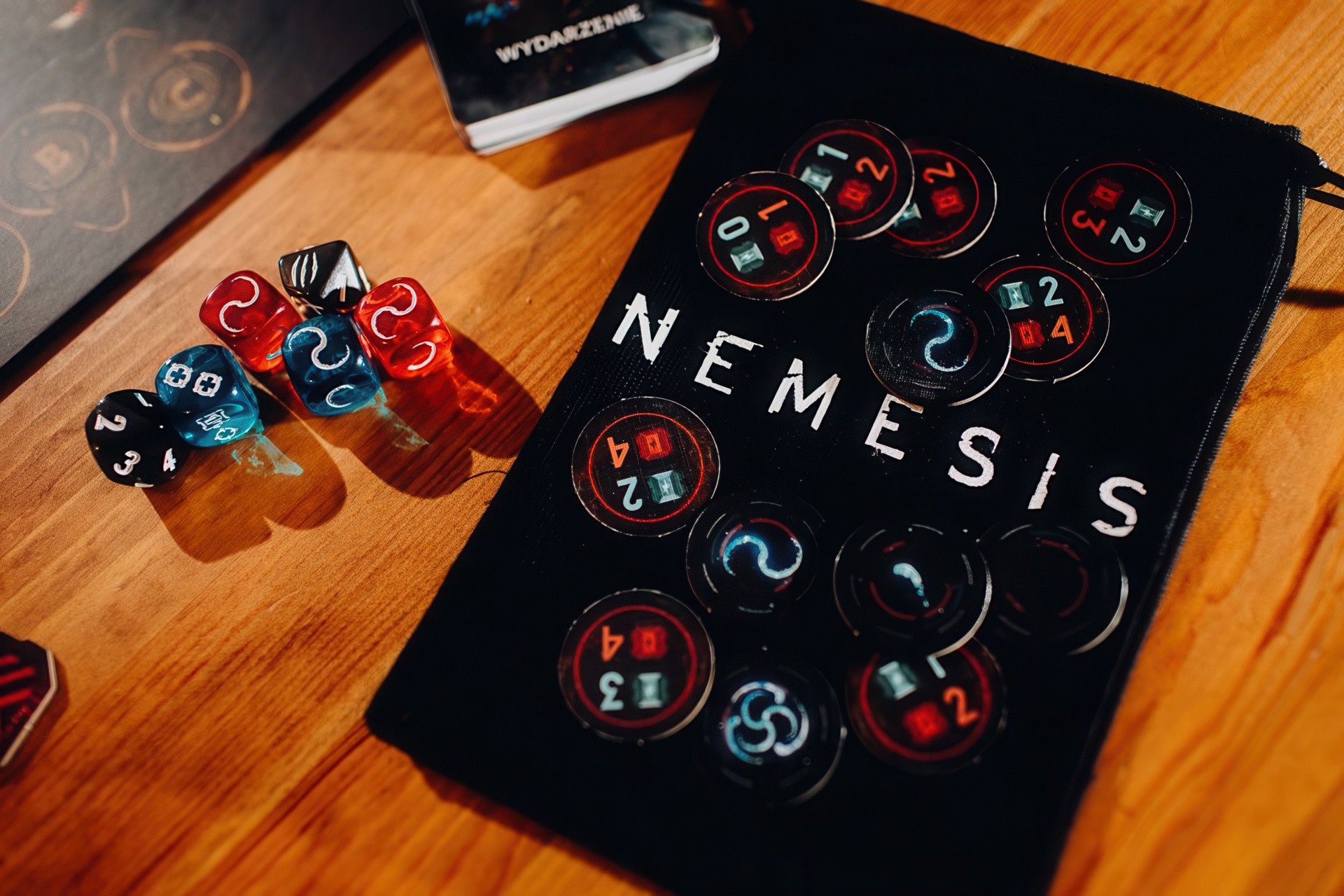 Кубы и жетоны в «Nemesis: Lockdown»
Источник: BoardGameGeek