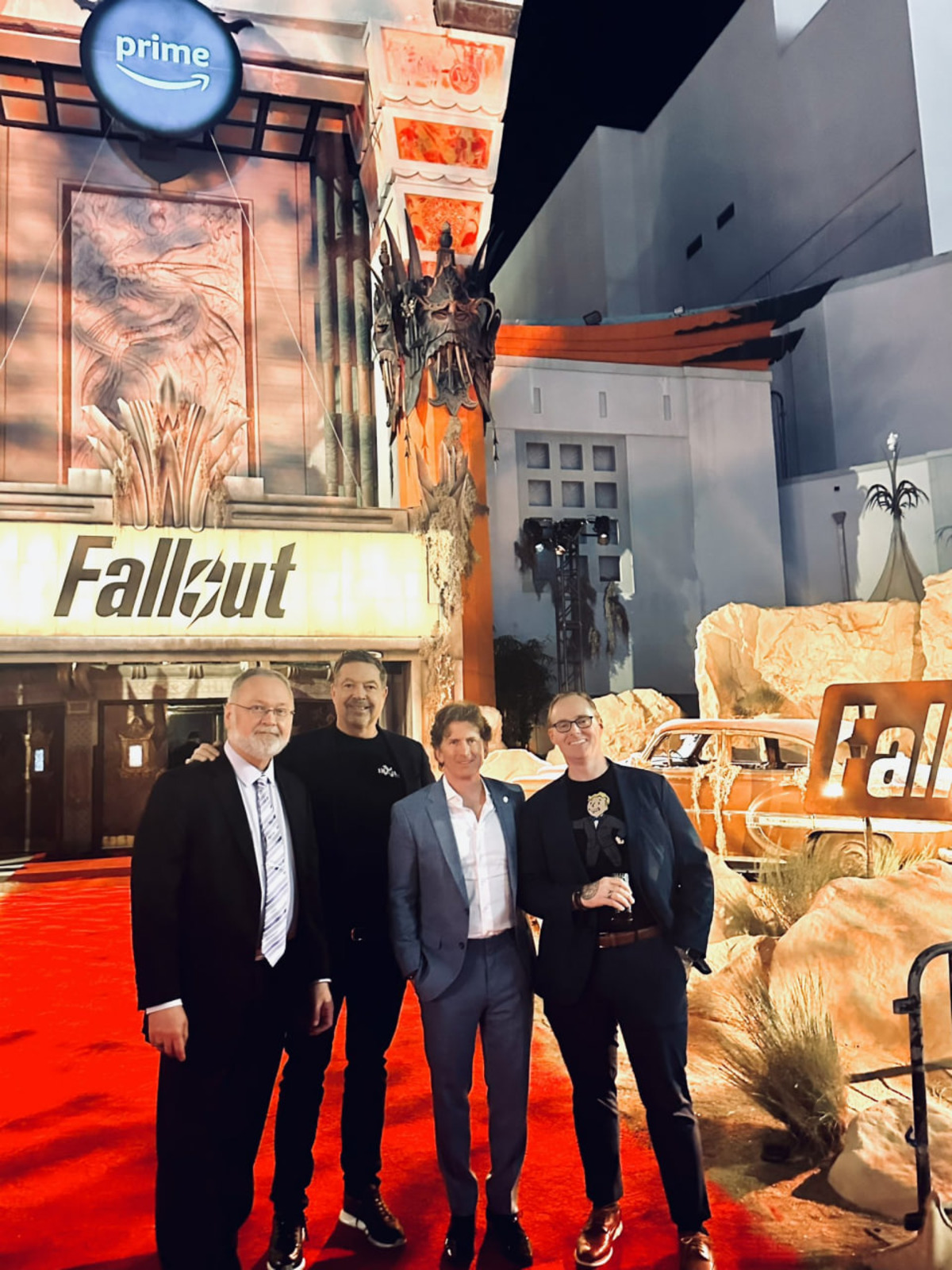 «Отцы» серии Fallout посетили премьеру сериала Amazon - изображение 1 «Отцы» серии Fallout посетили премьеру сериала Amazon - фото 1