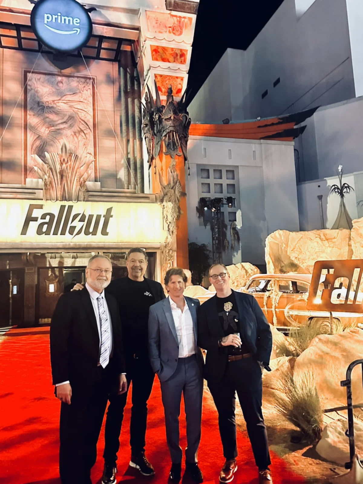 «Отцы» серии Fallout посетили премьеру сериала Amazon - фото 1