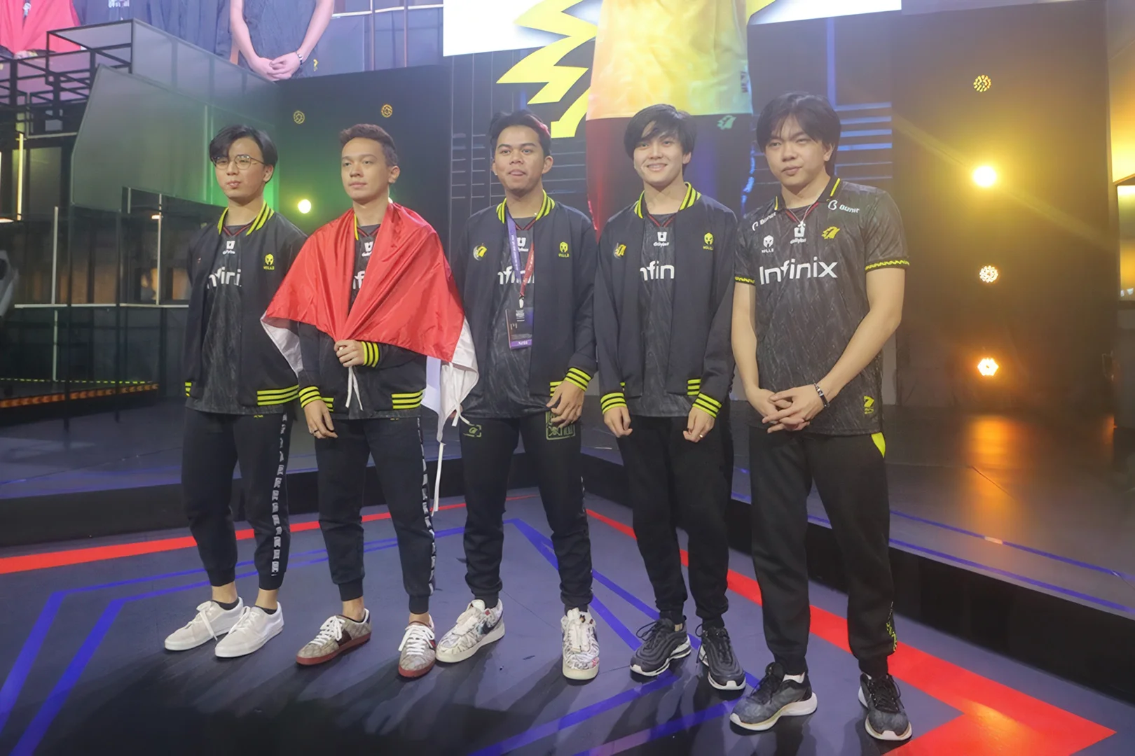 Две команды из нашего региона на мировой арене: как Virtus.pro и Team Spirit покоряли Esports World Cup 2025 в Mobile Legends