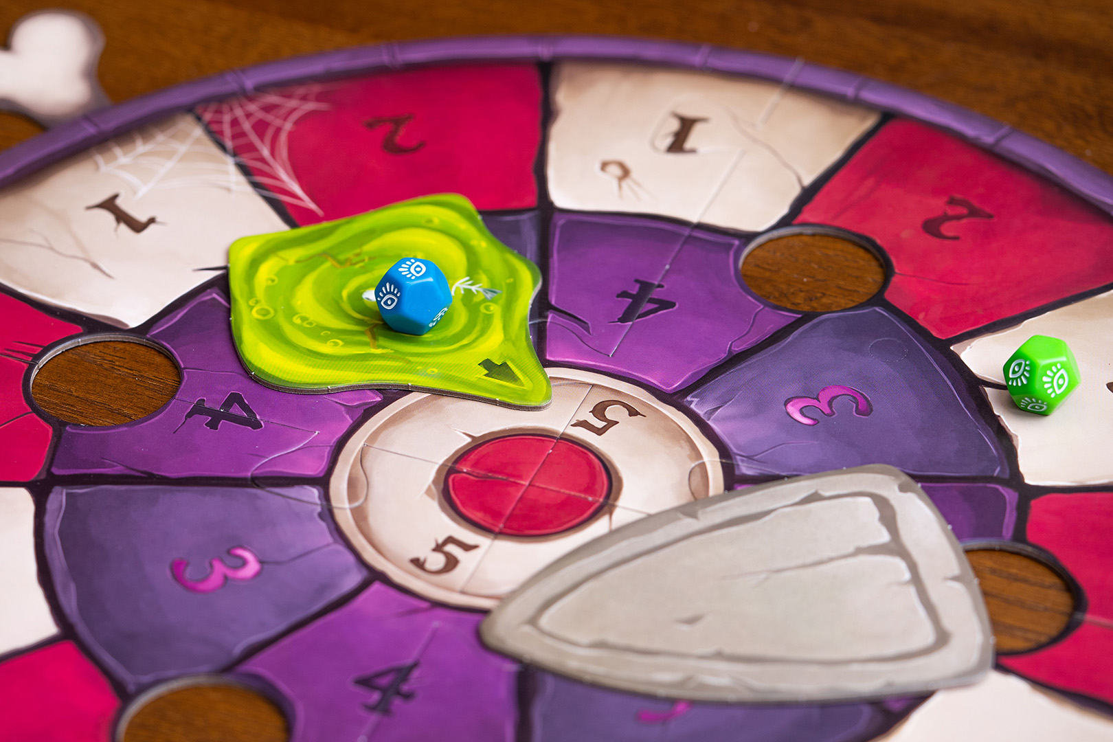 Настольная игра «Герои Подземелий»
Источник: BoardGameGeek