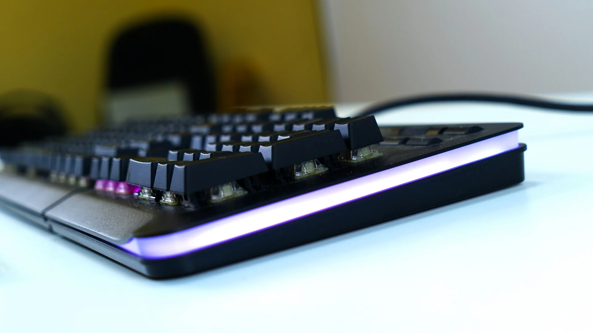 Обзор клавиатуры Thermaltake Level 20 RGB. Релиз к двадцатилетию «железной» компании - фото 1