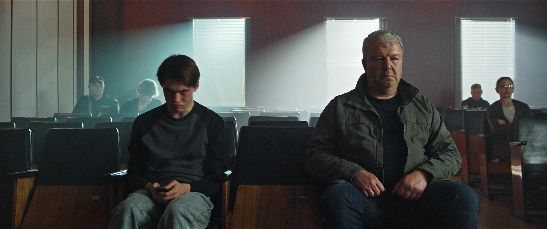 От ростовских подворотен до московских бизнес-центров: лучшие российские сериалы 2022 года - изображение 5 От ростовских подворотен до московских бизнес-центров: лучшие российские сериалы 2022 года - фото 5