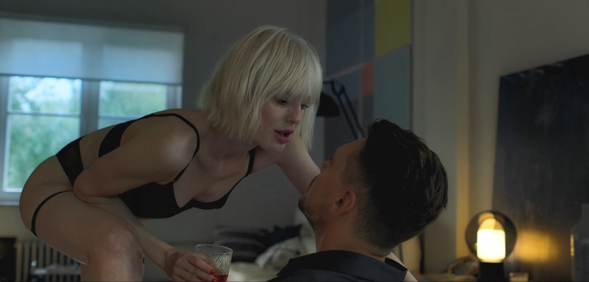 От ростовских подворотен до московских бизнес-центров: лучшие российские сериалы 2022 года - изображение 1 От ростовских подворотен до московских бизнес-центров: лучшие российские сериалы 2022 года - фото 1