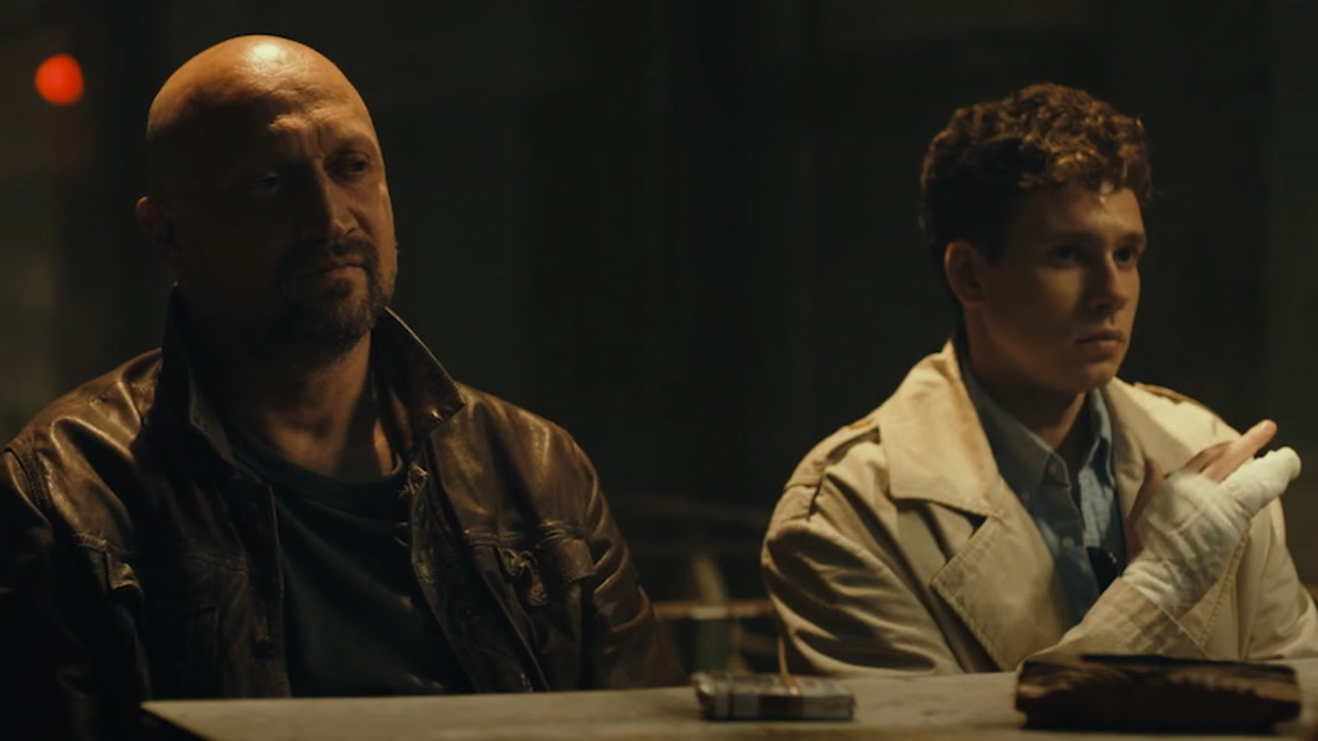 От ростовских подворотен до московских бизнес-центров: лучшие российские сериалы 2022 года - изображение 10 От ростовских подворотен до московских бизнес-центров: лучшие российские сериалы 2022 года - фото 10