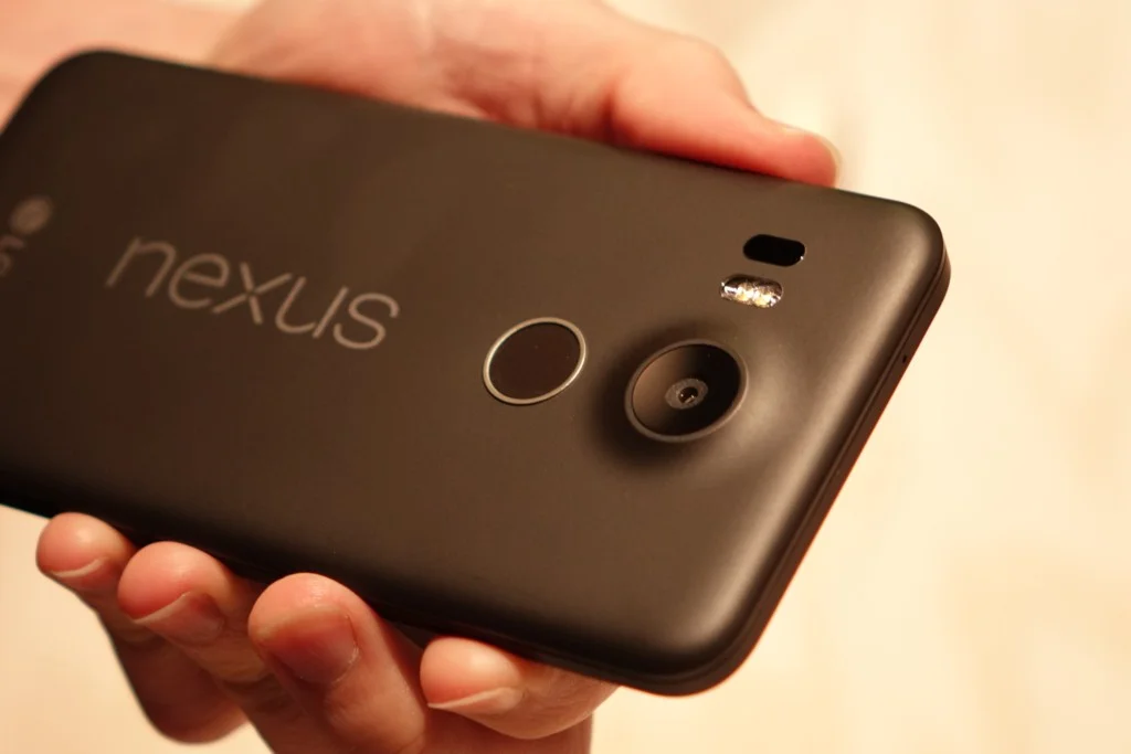 Образцы для подражания. Новые Google Nexus 5X и 6P - фото 4