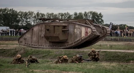 100 лет первому танку: фоторепортаж из Лондона - изображение обложка