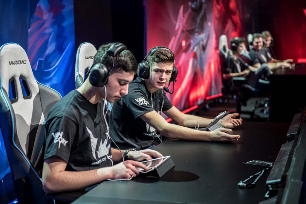 Vainglory. Мобильность — следующий этап популяризации киберспорта? - изображение 2 Vainglory. Мобильность — следующий этап популяризации киберспорта? - фото 2